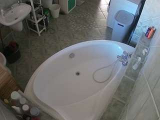 voyeurcam-julmodels-bath-1st-1