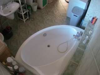voyeurcam-julmodels-bath-1st-1