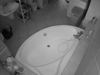 voyeurcam-julmodels-bath-1st-1