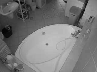 voyeurcam-julmodels-bath-1st-1's CamSoda show and profile