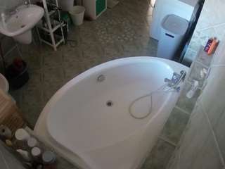 voyeurcam-julmodels-bath-1st-1