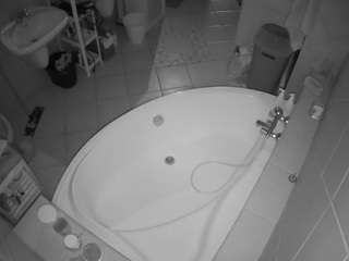voyeurcam-julmodels-bath-1st-1