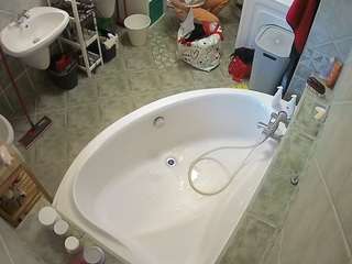 voyeurcam-julmodels-bath-1st-1