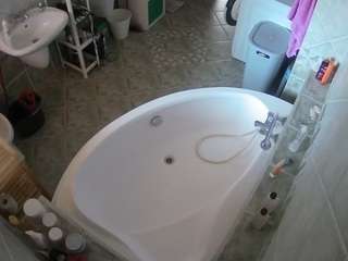 voyeurcam-julmodels-bath-1st-1