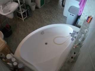 voyeurcam-julmodels-bath-1st-1