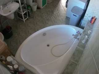 voyeurcam-julmodels-bath-1st-1