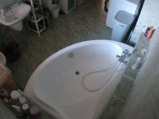 voyeurcam-julmodels-bath-1st-1