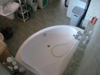 voyeurcam-julmodels-bath-1st-1