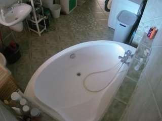 voyeurcam-julmodels-bath-1st-1