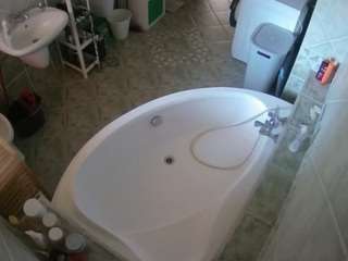 voyeurcam-julmodels-bath-1st-1