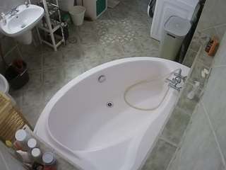 voyeurcam-julmodels-bath-1st-1