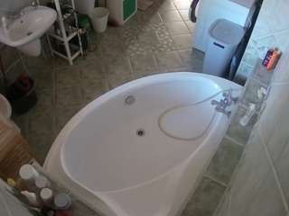 voyeurcam-julmodels-bath-1st-1