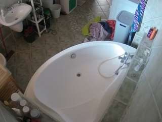 voyeurcam-julmodels-bath-1st-1