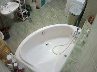 voyeurcam-julmodels-bath-1st-1