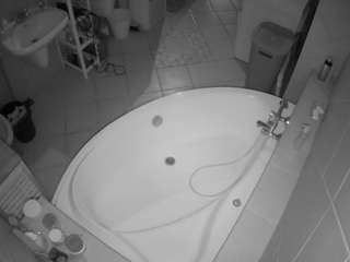 voyeurcam-julmodels-bath-1st-1
