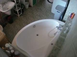 voyeurcam-julmodels-bath-1st-1