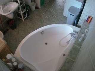 voyeurcam-julmodels-bath-1st-1