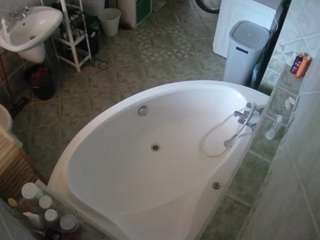 voyeurcam-julmodels-bath-1st-1