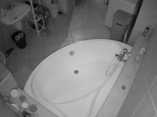 voyeurcam-julmodels-bath-1st-1