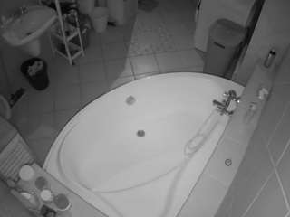 voyeurcam-julmodels-bath-1st-1