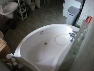 voyeurcam-julmodels-bath-1st-1