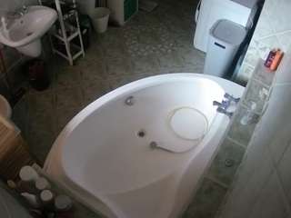 voyeurcam-julmodels-bath-1st-1