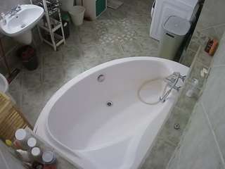 voyeurcam-julmodels-bath-1st-1