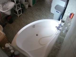 voyeurcam-julmodels-bath-1st-1