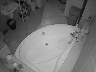 voyeurcam-julmodels-bath-1st-1 webcam