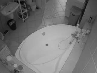 voyeurcam-julmodels-bath-1st-1