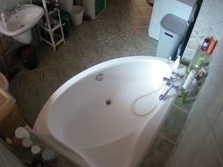 voyeurcam-julmodels-bath-1st-1