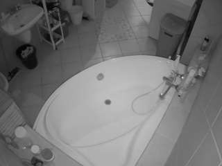voyeurcam-julmodels-bath-1st-1