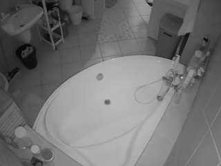 voyeurcam-julmodels-bath-1st-1