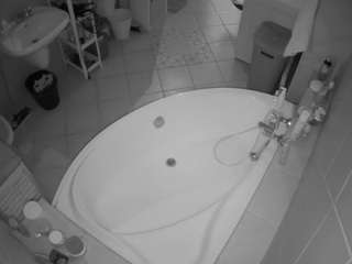 voyeurcam-julmodels-bath-1st-1