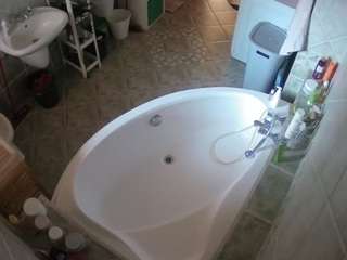 voyeurcam-julmodels-bath-1st-1