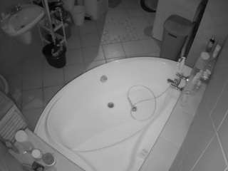 voyeurcam-julmodels-bath-1st-1