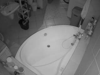 voyeurcam-julmodels-bath-1st-1