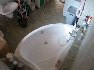 voyeurcam-julmodels-bath-1st-1