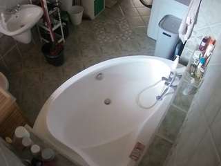 voyeurcam-julmodels-bath-1st-1