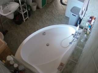 voyeurcam-julmodels-bath-1st-1
