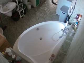 voyeurcam-julmodels-bath-1st-1