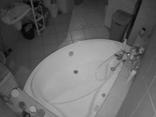 voyeurcam-julmodels-bath-1st-1