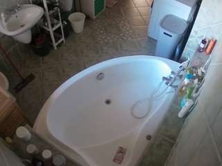 voyeurcam-julmodels-bath-1st-1's CamSoda show and profile