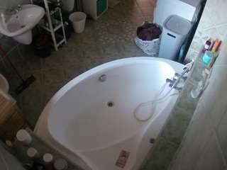 voyeurcam-julmodels-bath-1st-1