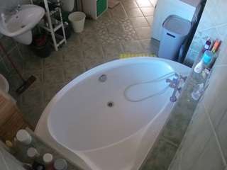 voyeurcam-julmodels-bath-1st-1