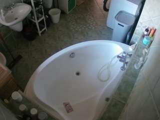 voyeurcam-julmodels-bath-1st-1