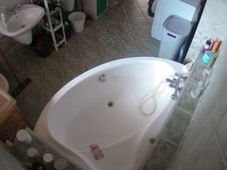 voyeurcam-julmodels-bath-1st-1