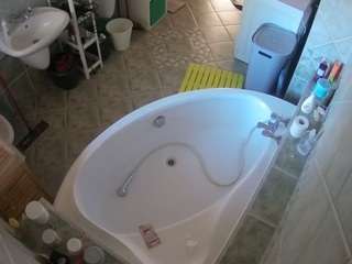 voyeurcam-julmodels-bath-1st-1