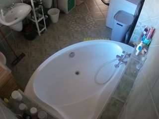 voyeurcam-julmodels-bath-1st-1