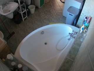 voyeurcam-julmodels-bath-1st-1